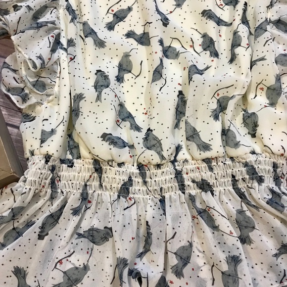 FOREVER 21 Top flutter sleeves with birds - Picture 4 of 5